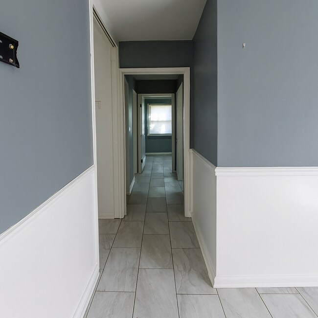 Building Photo - 4220 Elkan Ave