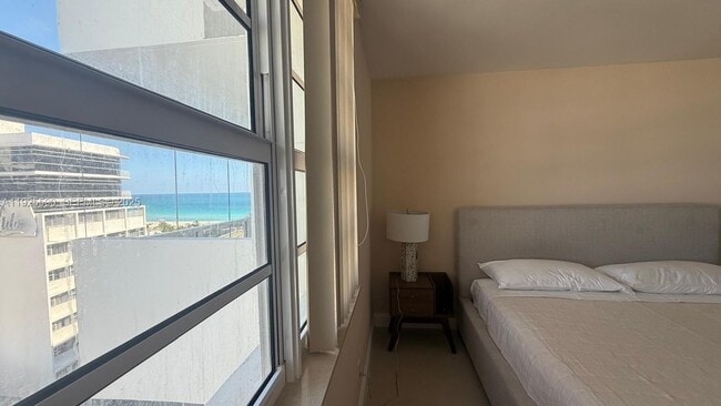 Building Photo - 100 Lincoln Rd