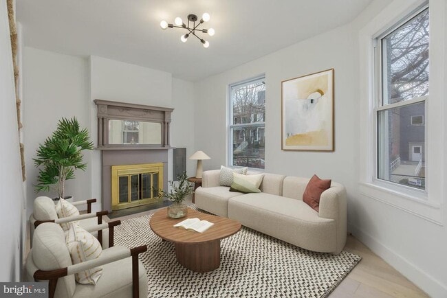 Building Photo - 745 Kenyon St NW