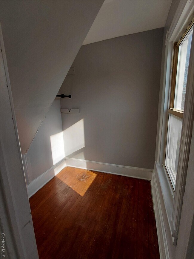 Building Photo - 67 Greenkill Ave