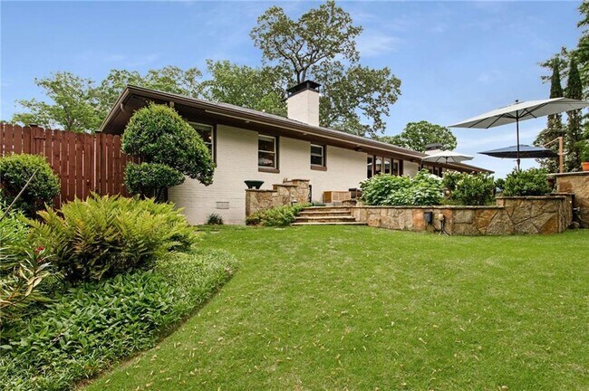 Building Photo - 994 Citadel Dr NE