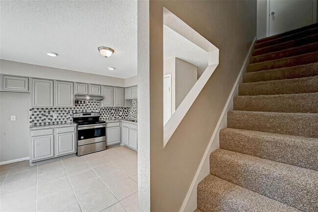Building Photo - 17804 Kings Park Ln