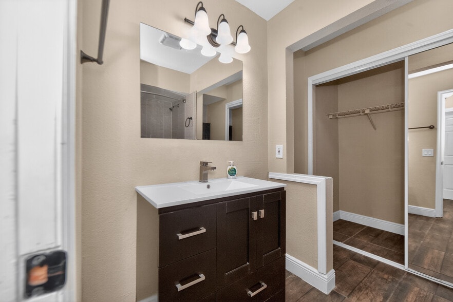 Building Photo - 2 Sweetbay Ln