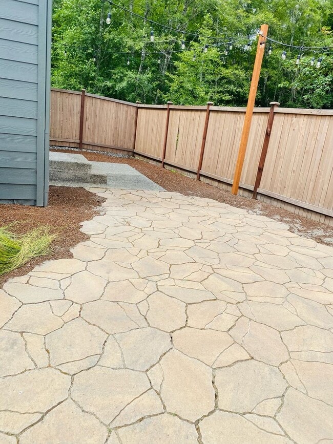 Building Photo - Bremerton Townhouse in Illahee Springs for...
