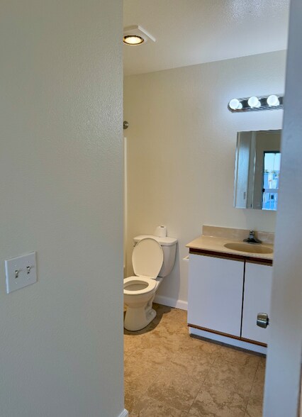 Building Photo - 1511 Mariposa Ave