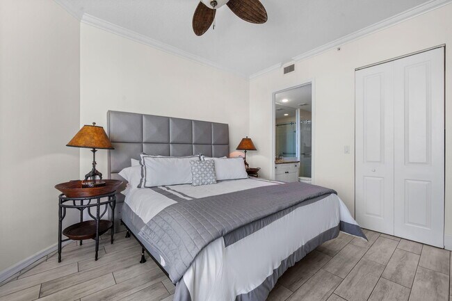 Building Photo - 347 N New River Dr E