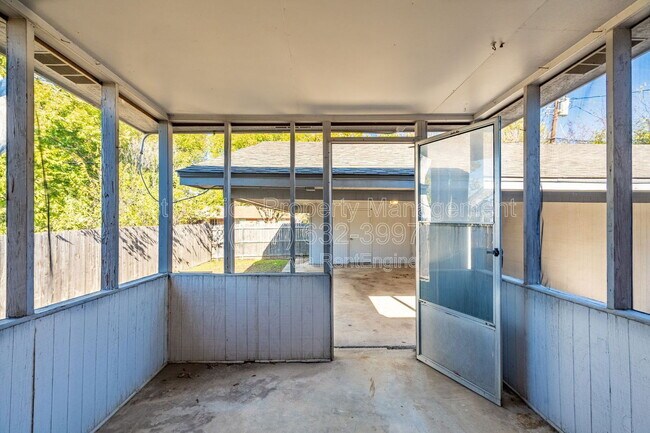 Building Photo - 4304 SW Loop 820