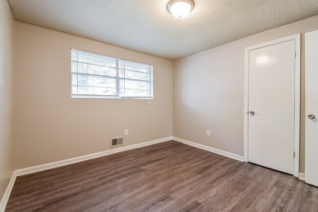 Building Photo - 3938 Windemere Dr