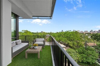 Building Photo - 2406 Tangley St