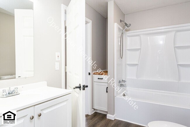 Building Photo - Available now!! ***MOVE IN RENT SPECIAL $550 OFF FIRST MONTH'S RENT!!***