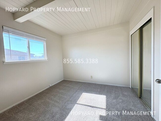 Building Photo - 1042 Williams St