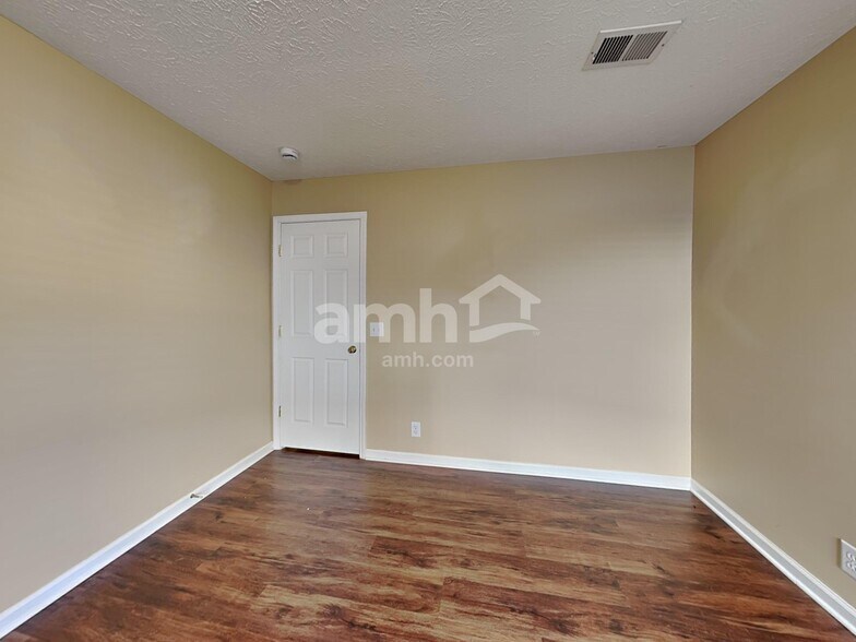 Building Photo - 3128 Hidden Creek Dr