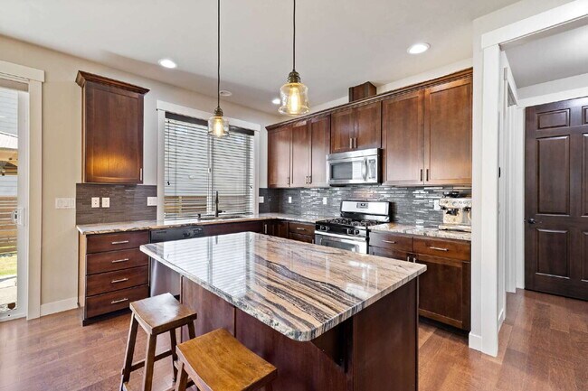 Building Photo - **Stunning Luxury Home in Desirable Mukilteo for RENT!** Available August 25th for MOVE IN