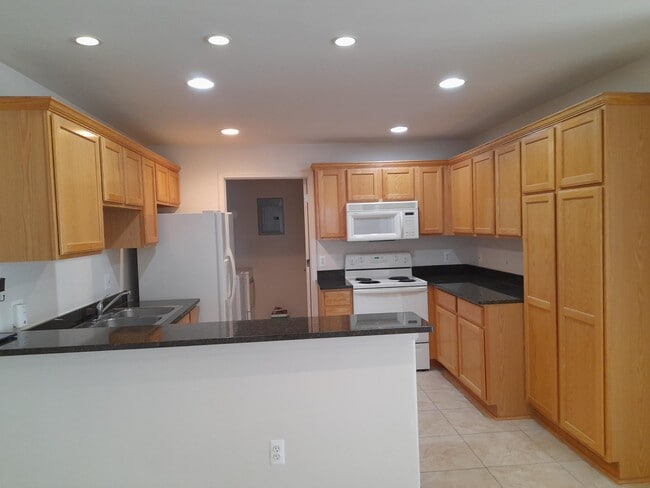 Building Photo - 5812 Acorn Ln