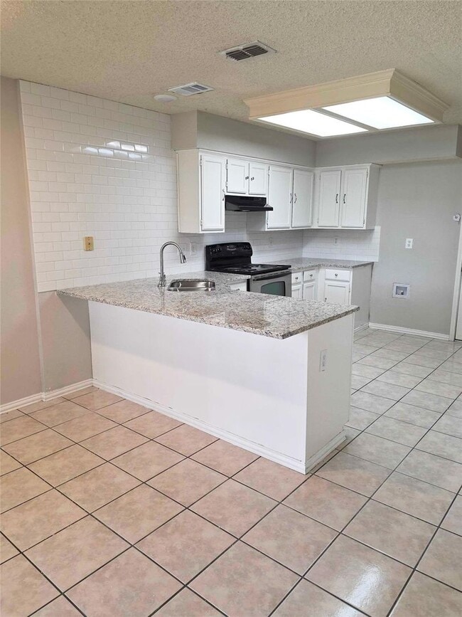 Building Photo - First month free in Lewisville