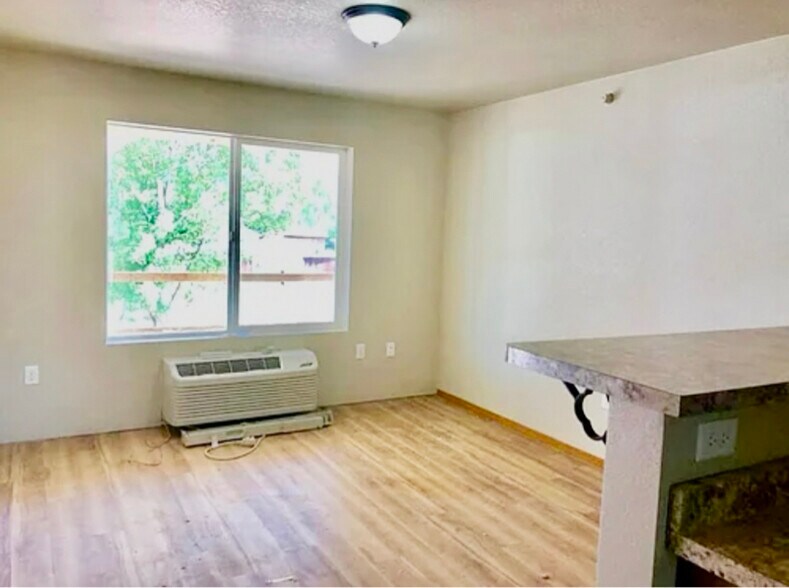 Building Photo - 1821 Wyoming St