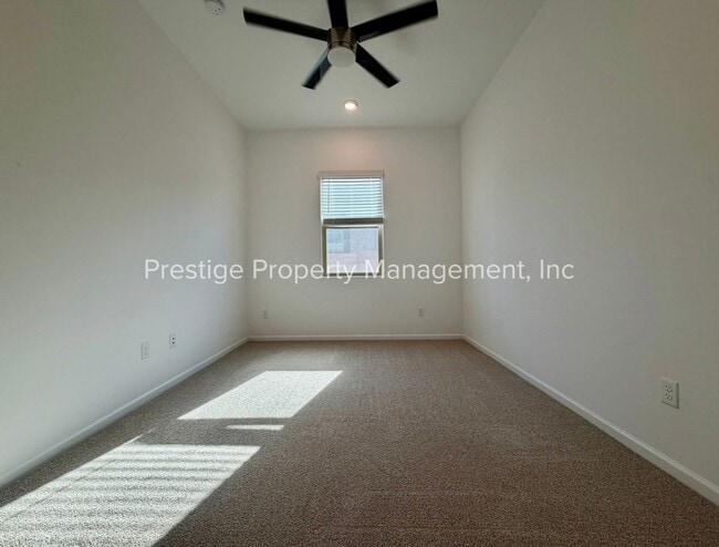 Building Photo - 10848 W Yates Ln