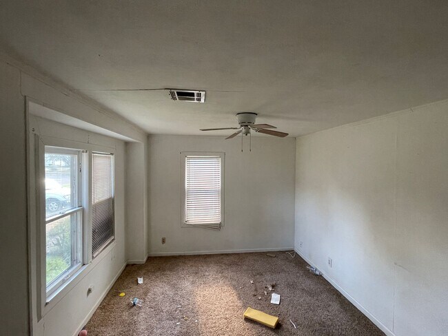 Building Photo - 204 W Kittyhawk Dr
