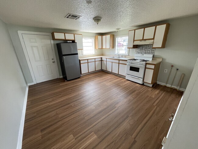 Building Photo - 2107 Montesquieu St