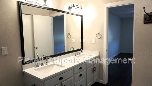 Building Photo - 4855 Bowwood Cir NE
