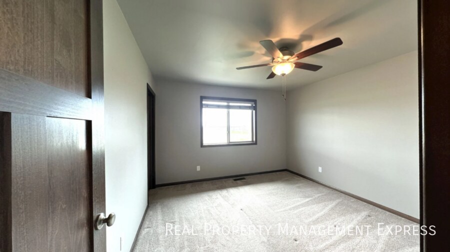 Building Photo - Modern 3 Bed, 2.5 Bath with Loft | Located in Southeast Sioux Falls