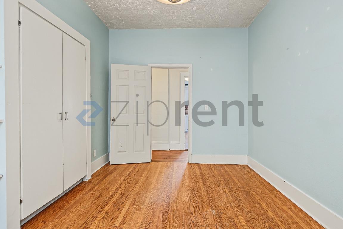 Building Photo - Unit A