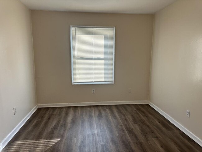 Building Photo - 9757 Lorna Ln