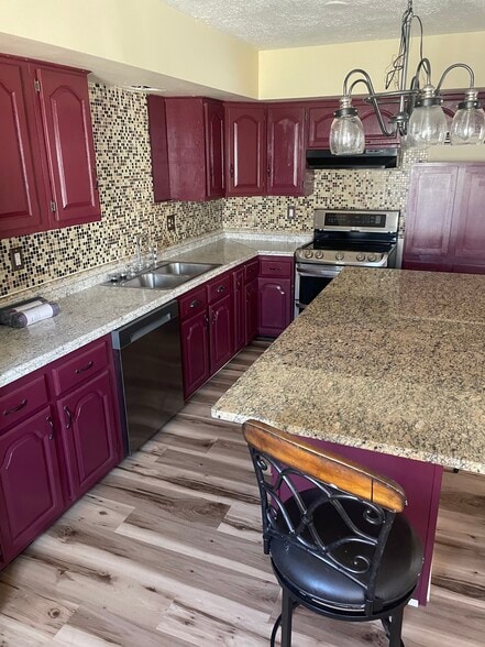 Building Photo - 913 Bordallo Dr