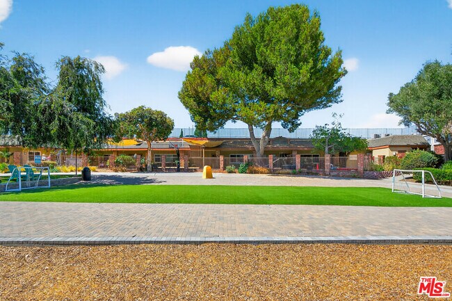 Building Photo - 6505 Green Valley Cir