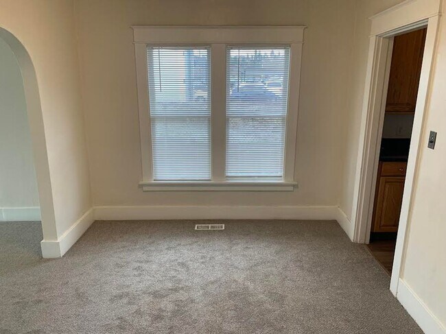 Building Photo - Recently Updated