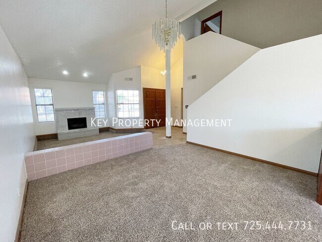 Building Photo - TWO STORY 4 BEDROOM WITH POOL NEAR SPRING ...