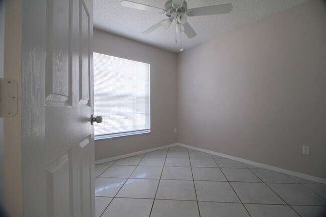 Building Photo - 13859 Glasser Ave