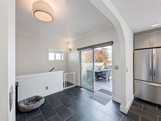 Building Photo - Elegant 3-Bedroom Home with Exceptional Craftsmanship in West Seattle