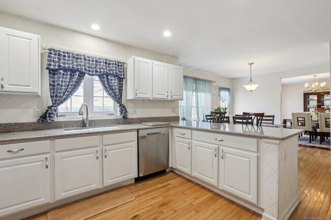 Building Photo - 45 Pocono Ln