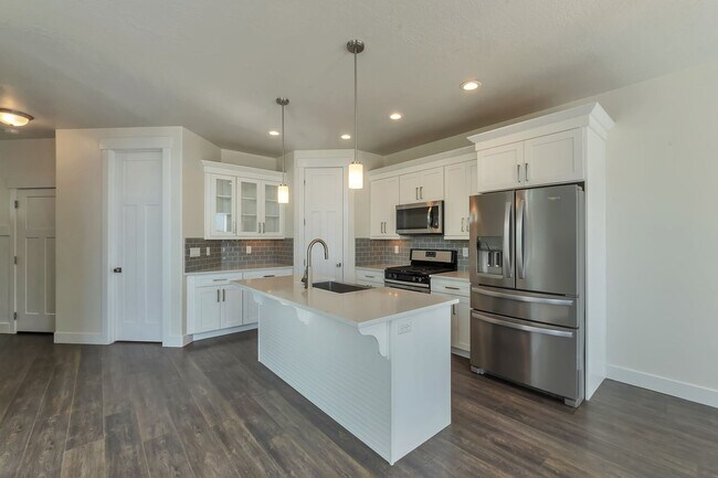 Building Photo - Modern Row End Townhome w 2 car attached g...