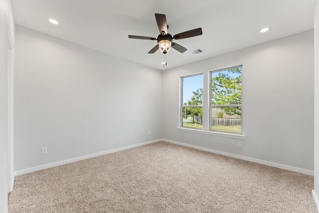 Building Photo - 7007 Longmire Cir