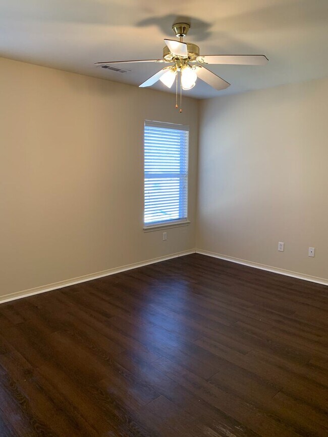 Building Photo - Ready NOW 3 Bedroom For Lease -  Bentonvil...