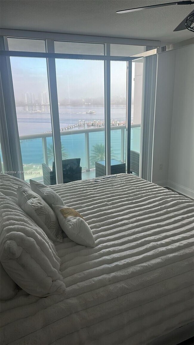 Building Photo - 231 Riverside Dr