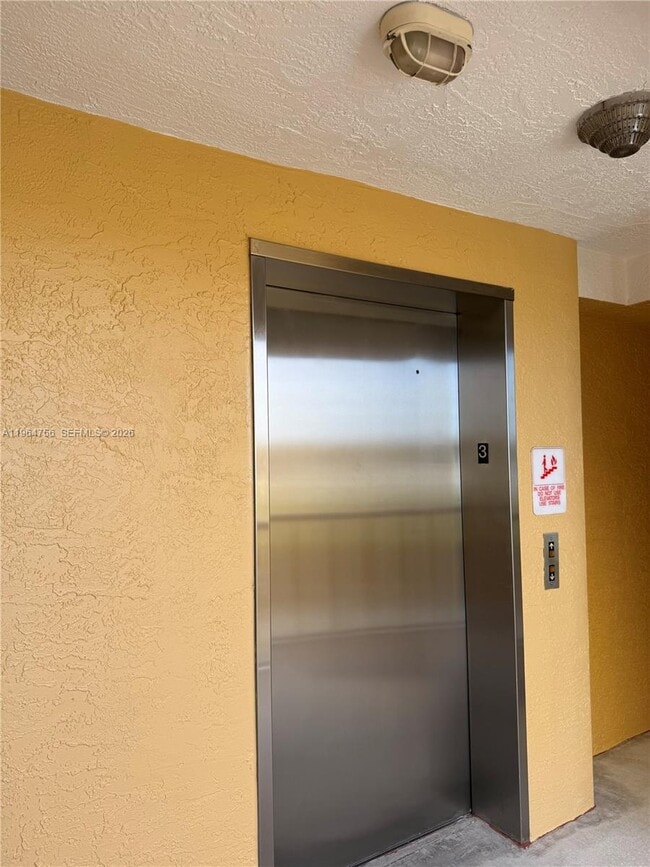 Building Photo - 1450 SE 3rd Ave