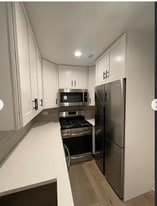 Building Photo - 511 W Barry Ave