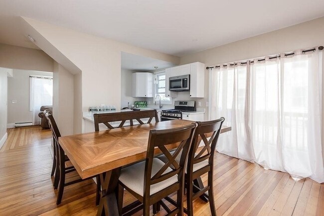 Building Photo - 24 Chaplin St