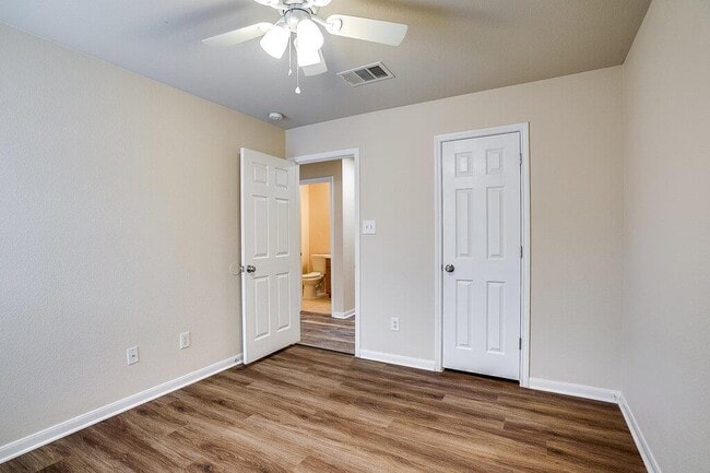 Building Photo - 4332 Hidden Park Dr