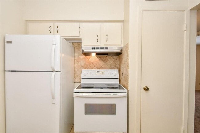 Building Photo - 9021 Gaylord Dr
