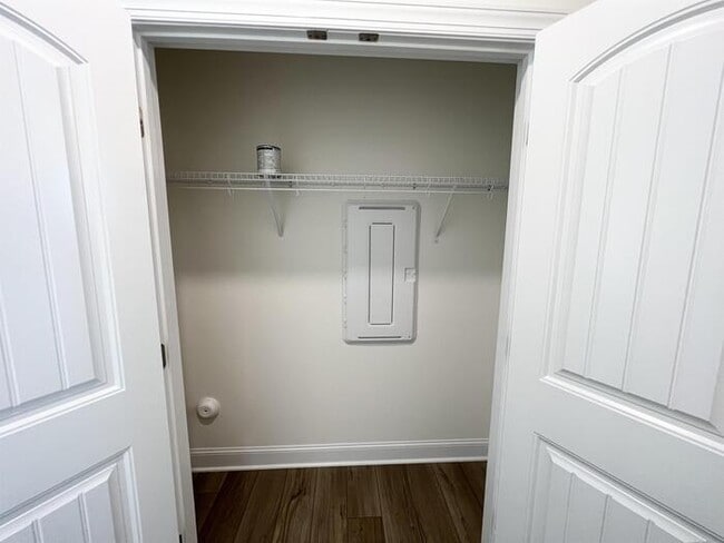 Building Photo - 324 Highview Dr