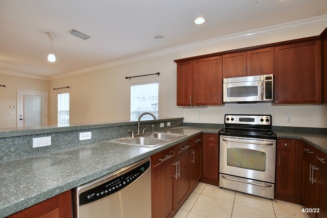 Building Photo - 2128 Lucerne Ter