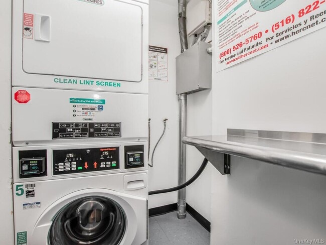 Building Photo - 10 Lake St