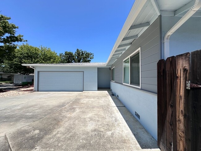 Building Photo - Stunning 3/2 Cambrian / Los Gatos border, ...