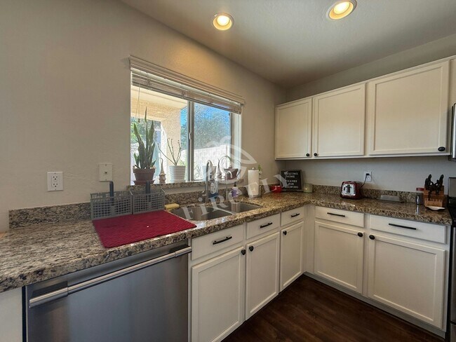 Building Photo - 6509R West Red Fox Road