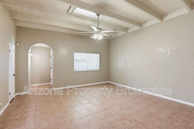 Building Photo - 2192 E Balboa Dr