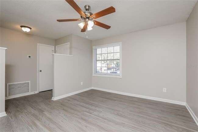 Building Photo - 3074 Riverbrook Dr